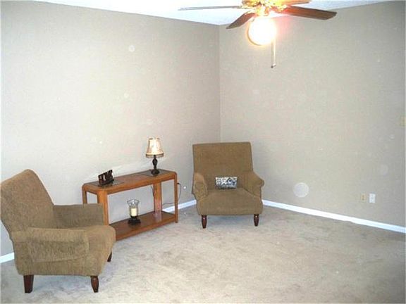 2nd image of 722 Country Place Dr
