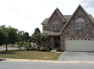 1806 Meadow Ridge Dr, Hummelstown, PA 17036