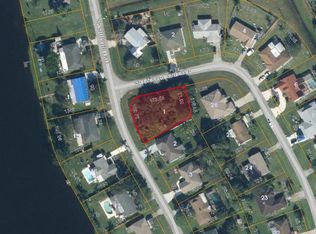 1402 SE Grapeland Ave, Pt Saint Lucie, FL 34953