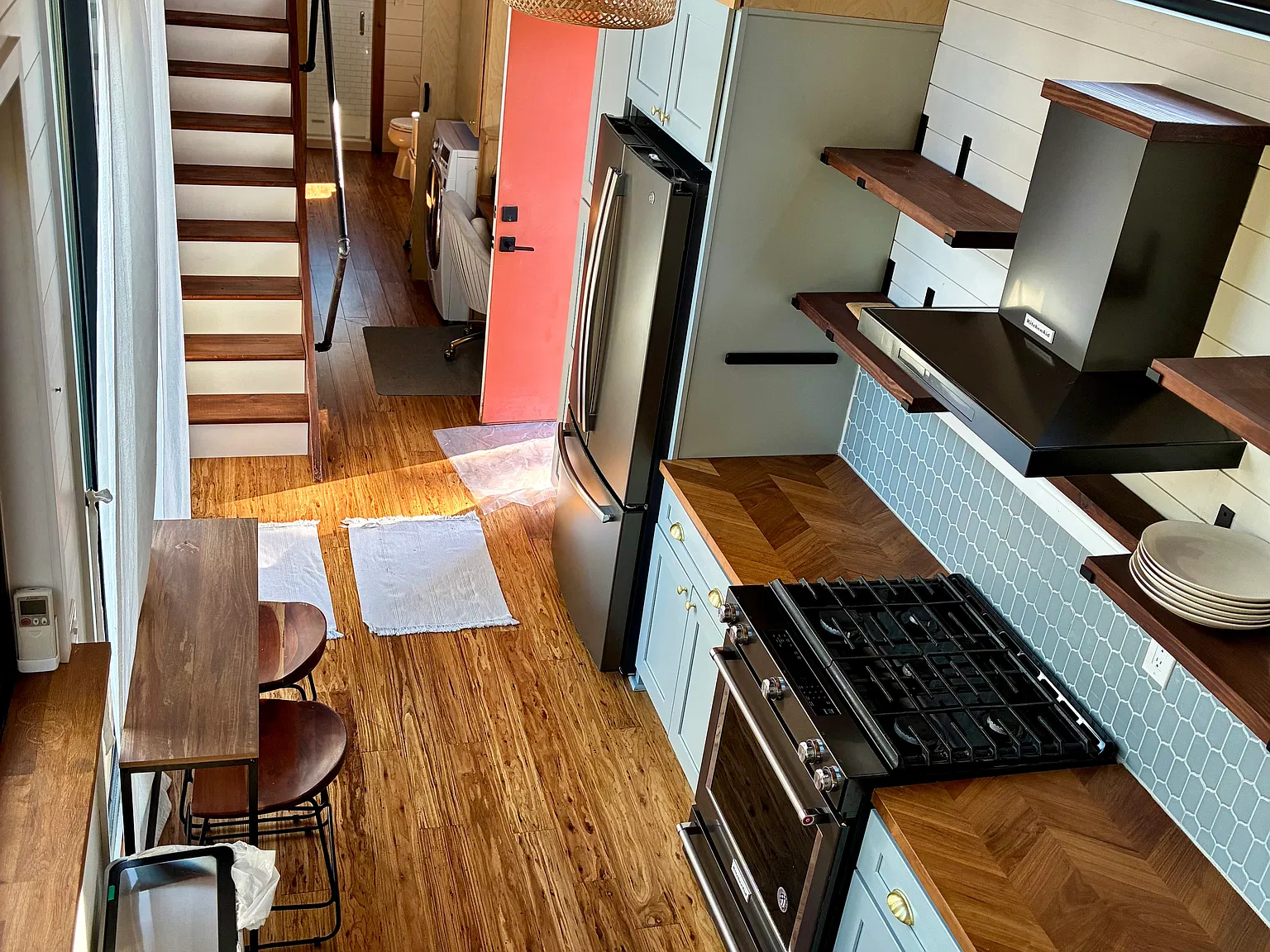 Studio, 450 sqft, $3,250 — Photo 3