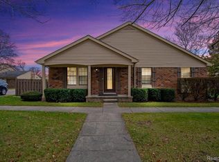 8400 Dogwood Ln, Warren, MI 48093