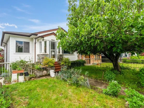 2566 Venables St, Vancouver, BC V5K 2R1