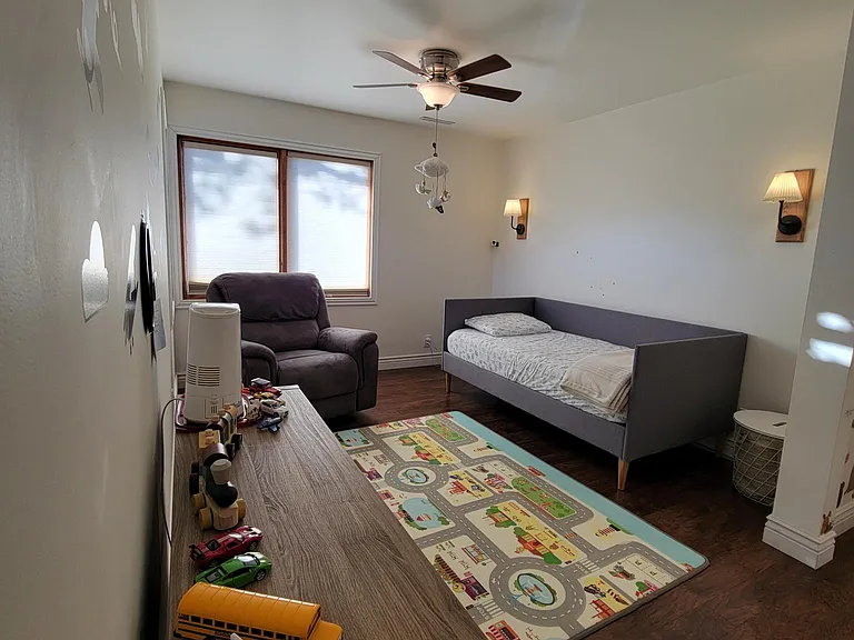 1042 Rockhurst Dr — Photo 12