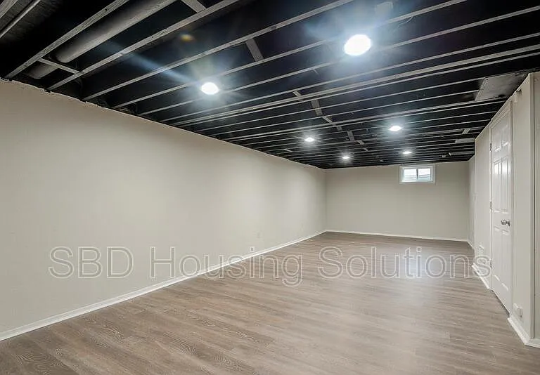 6103 E 120th Ter — Photo 12