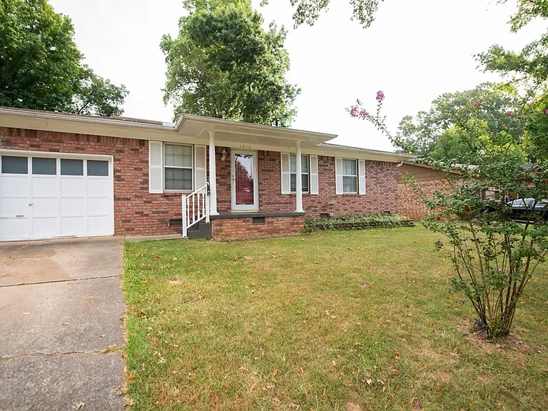1016 Grayland Dr — Photo 3