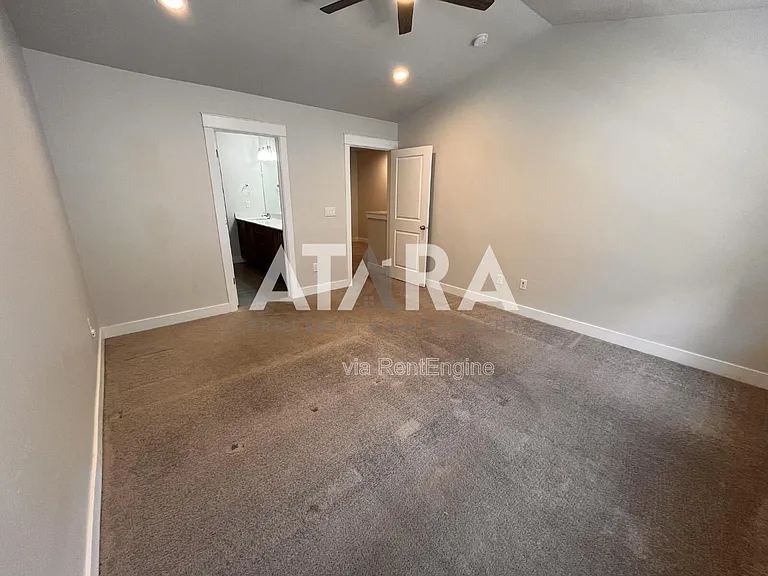 291 E Grace Ln — Photo 21