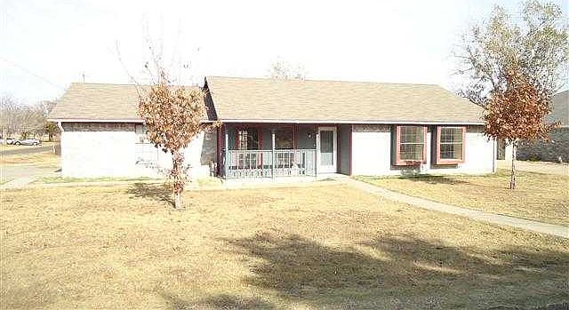 1st image of 370 Elmwood Dr