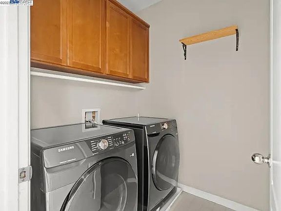 5th image of 326 Hatheway St