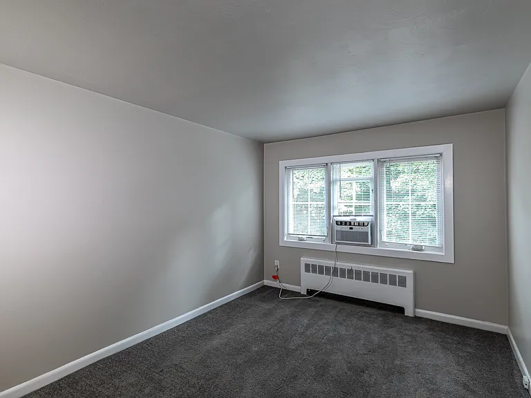 Farmington Court Apartments — Photo 35