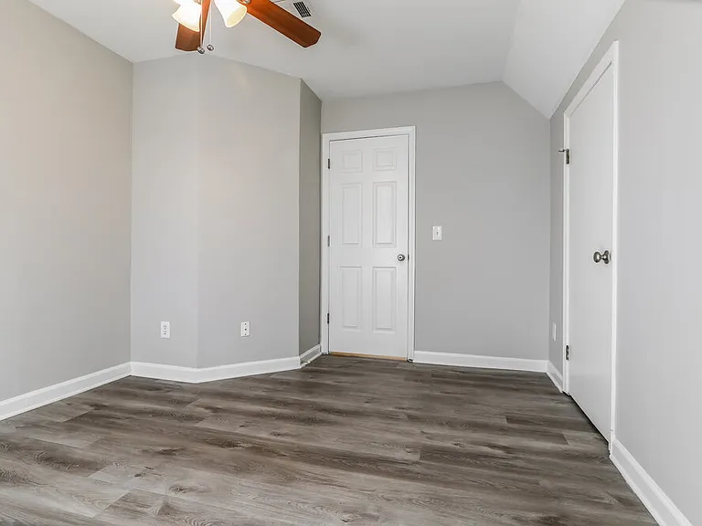 1504 Justin Dr — Photo 15