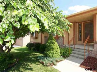 6713 Hill Crest Ln, La Vista, NE 68128
