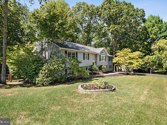 3rd image of 7152 Westmoreland Dr