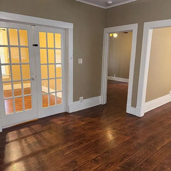 313 E Lloyd St — Photo 5