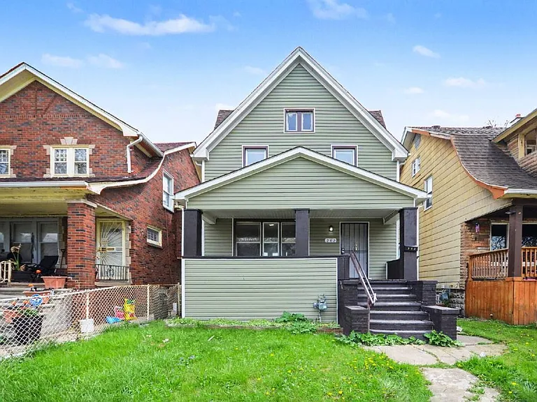 242 Ferris St — Photo 2