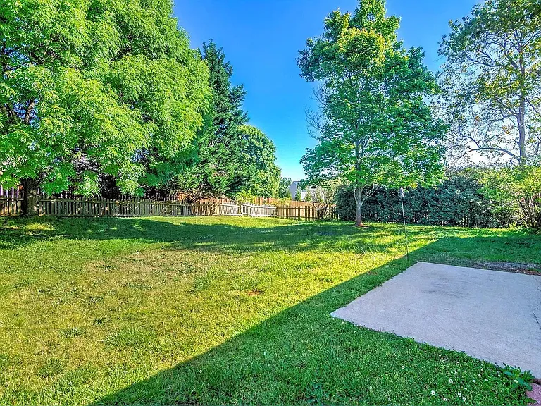 784 Waterbrook Ln — Photo 4