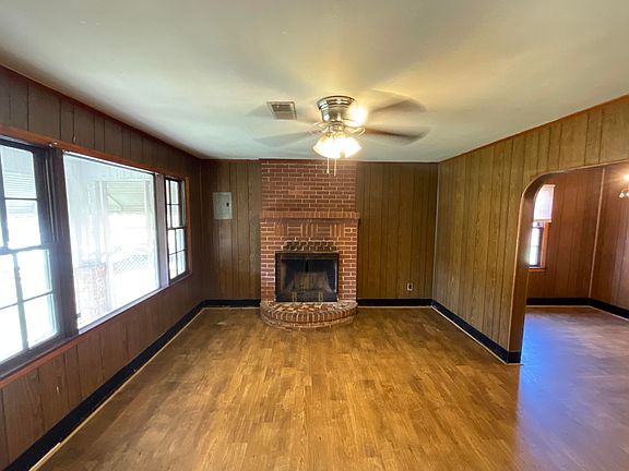 3rd image of 1694 Douglas Street
