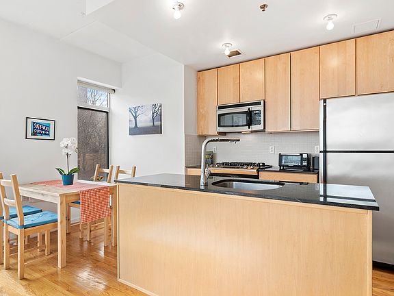 3rd image of 892 Bergen St #2A