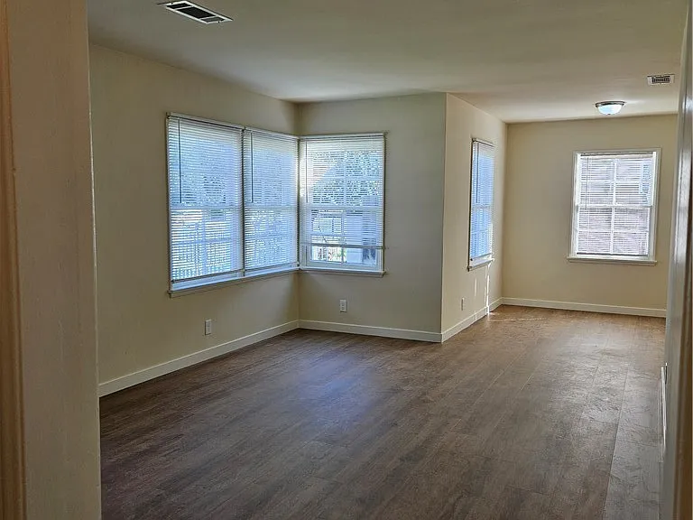 6907 White Oak Ave — Photo 10