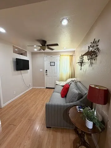 712 E Pierce St — Photo 2