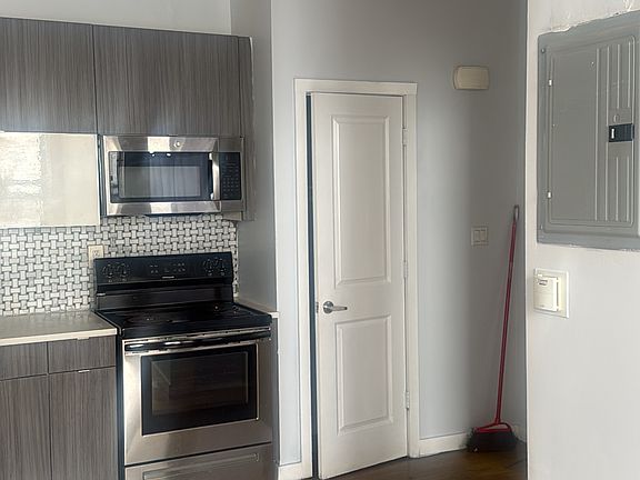 3rd image of 1110 Fteley Ave #2R