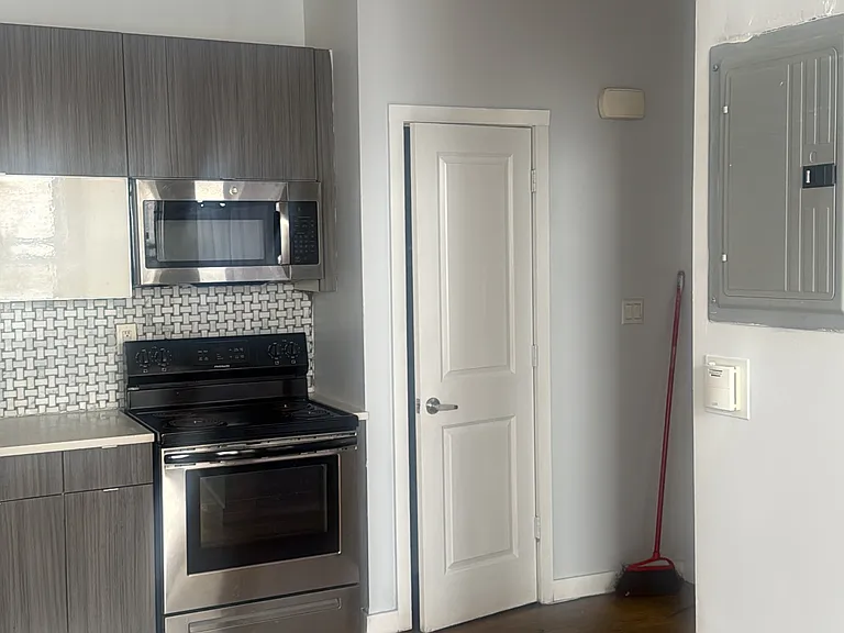 1110 Fteley Ave #2R — Photo 3