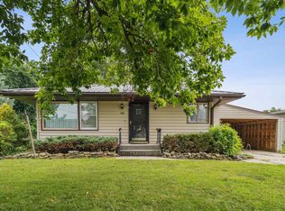 208 4th Ave NE, Waukon, IA 52172