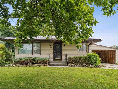 208 4th Ave NE, Waukon, IA, 52172