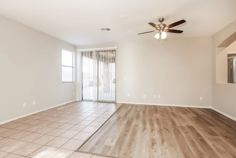 3 bed, 2.0 bath, 1373 sqft, $2,690 — Photo 4