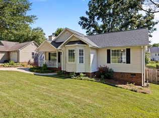 261 Oak Valley Dr, Simpsonville, SC 29681