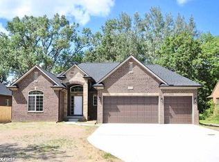 2925 B Dashwood, Troy, MI