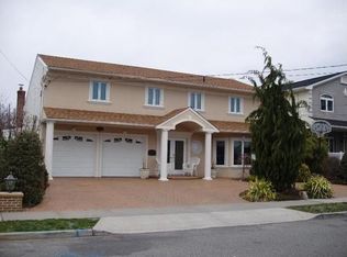 3882 Carrel Blvd, Oceanside, NY 11572