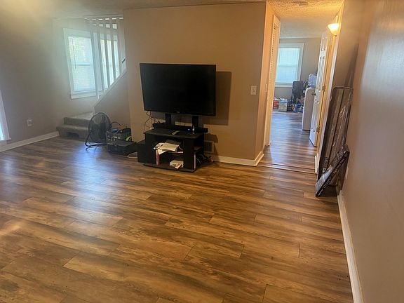 5th image of 367 W Jewell Ave