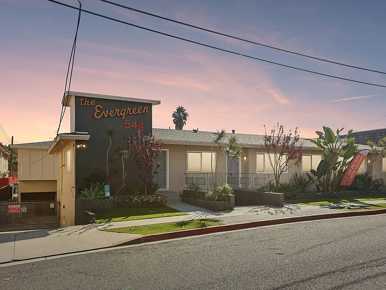 544 Evergreen St — Photo 4