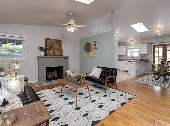 3rd image of 1208 Bidwell Ave