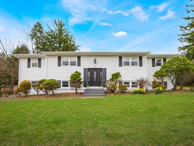 19 Orchard Court, Chestnut Ridge, NY, 10977