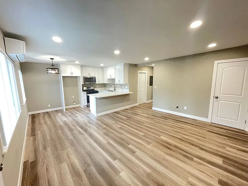 2 bed, 1.0 bath, 778 sqft, $1,979 — Photo 1