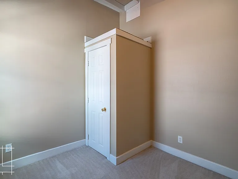 880 Hamlet St. — Photo 9