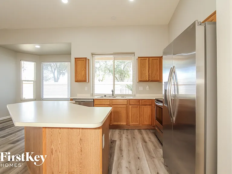 3949 N 111th Dr — Photo 5