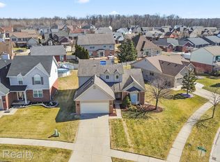 26799 Antique Rd, Woodhaven, MI 48183