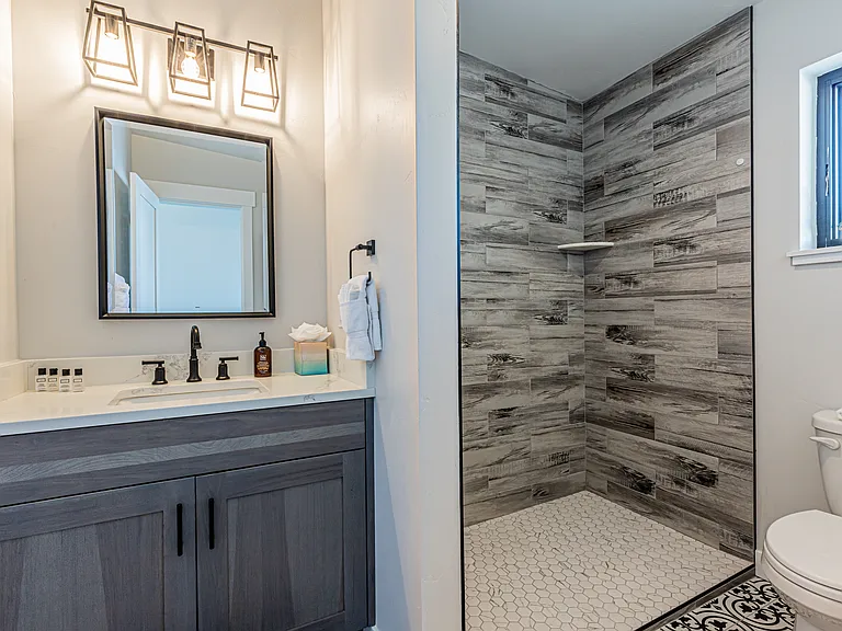 Upper Level - Bathroom #2