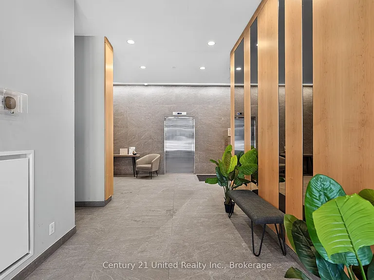 100 Bond St E #422 — Photo 15
