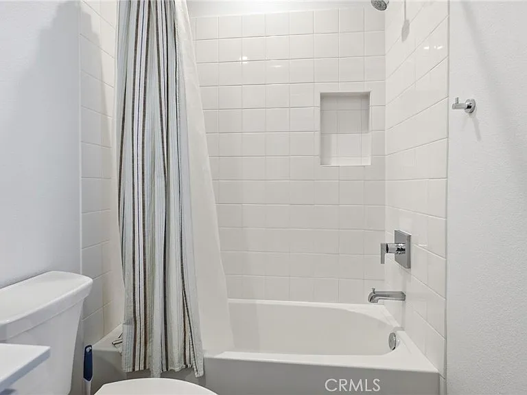 2560 Valentina Way — Photo 38
