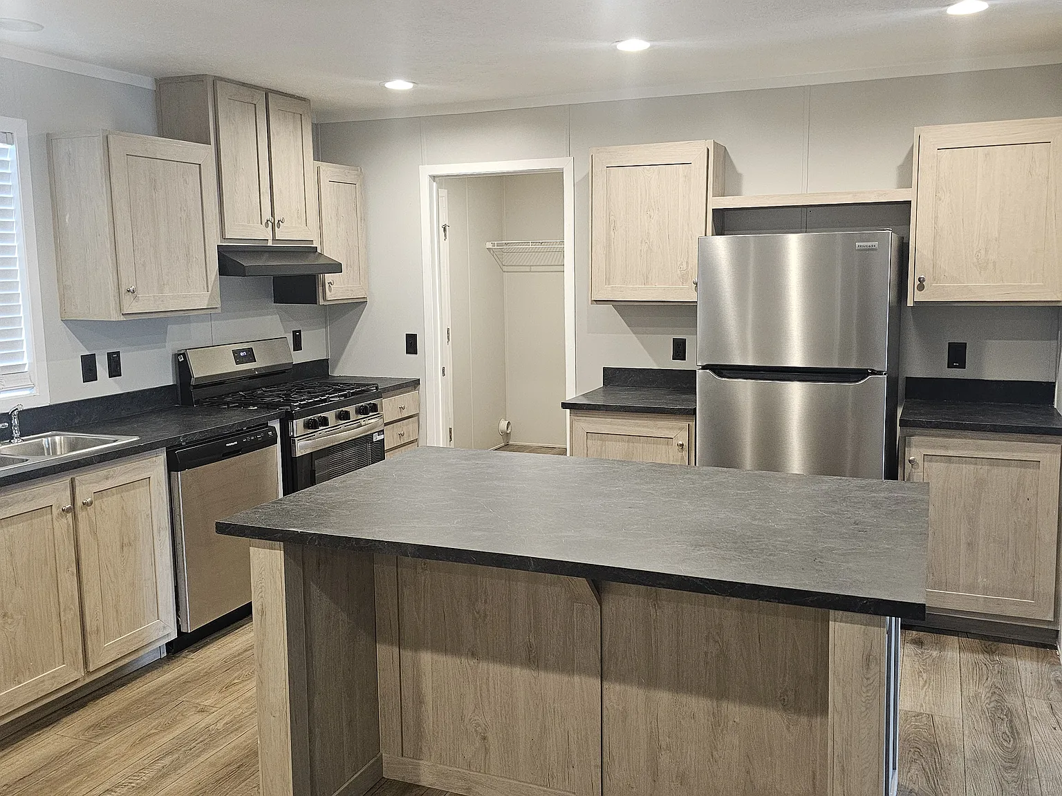 3 bed, 1344 sqft, $1,399 — Photo 3