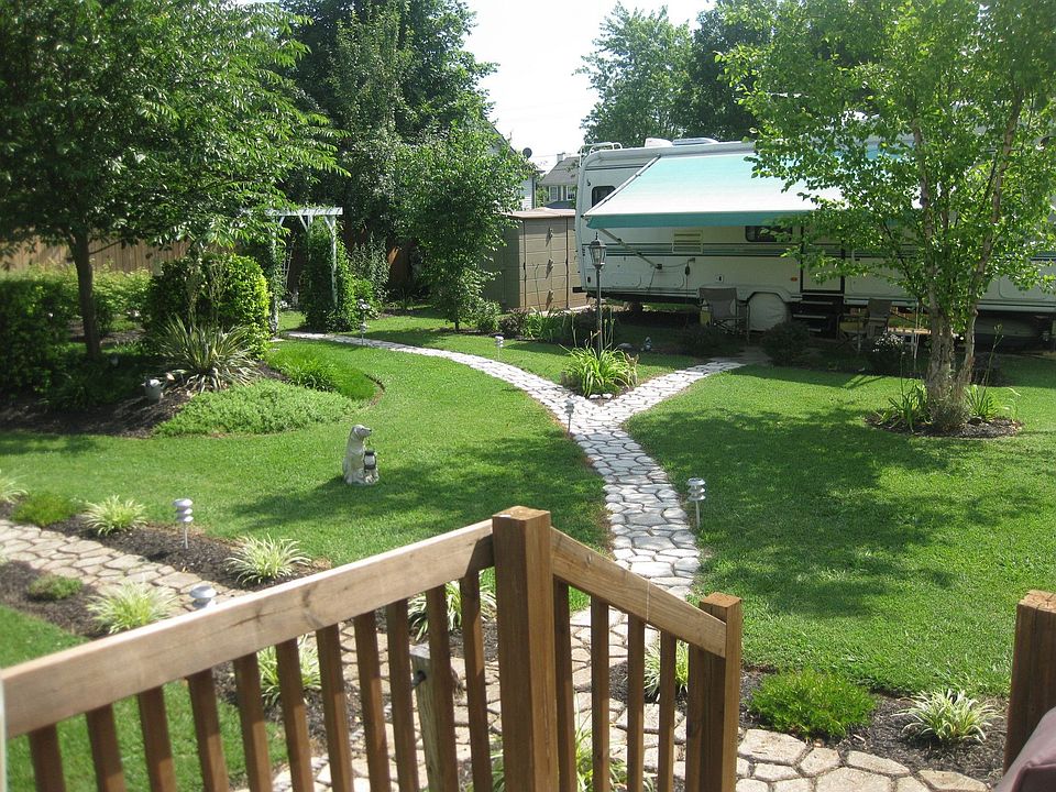 2nd image of 1411 Sycamore Dr