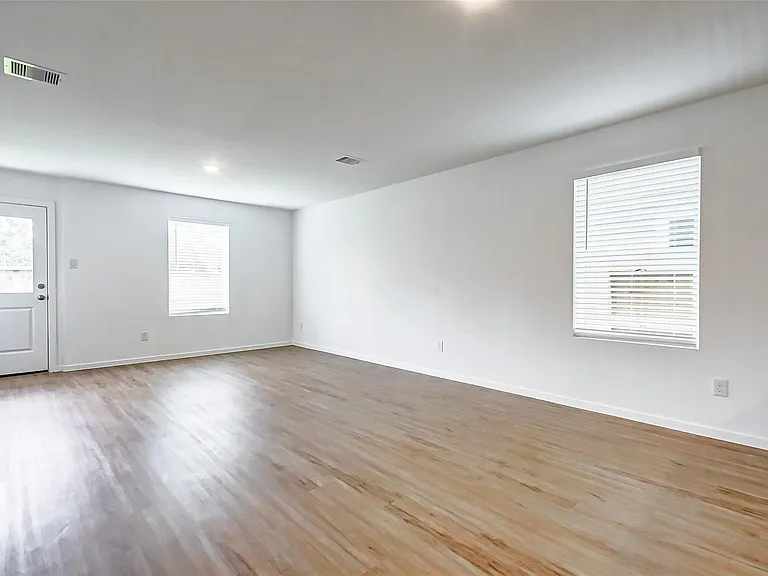 21543 Carosella Dr — Photo 9