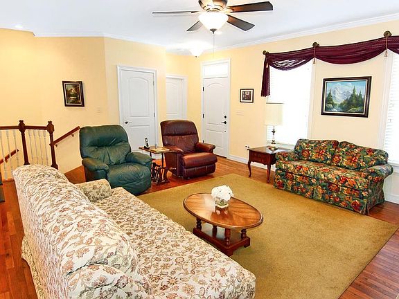 4th image of 2921 Baker Farm Cir