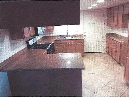 Kitchen (Range, Dishwasher, Microwave, Sink, Garbage Disposal, Granite Counters, Wood Cabinets)