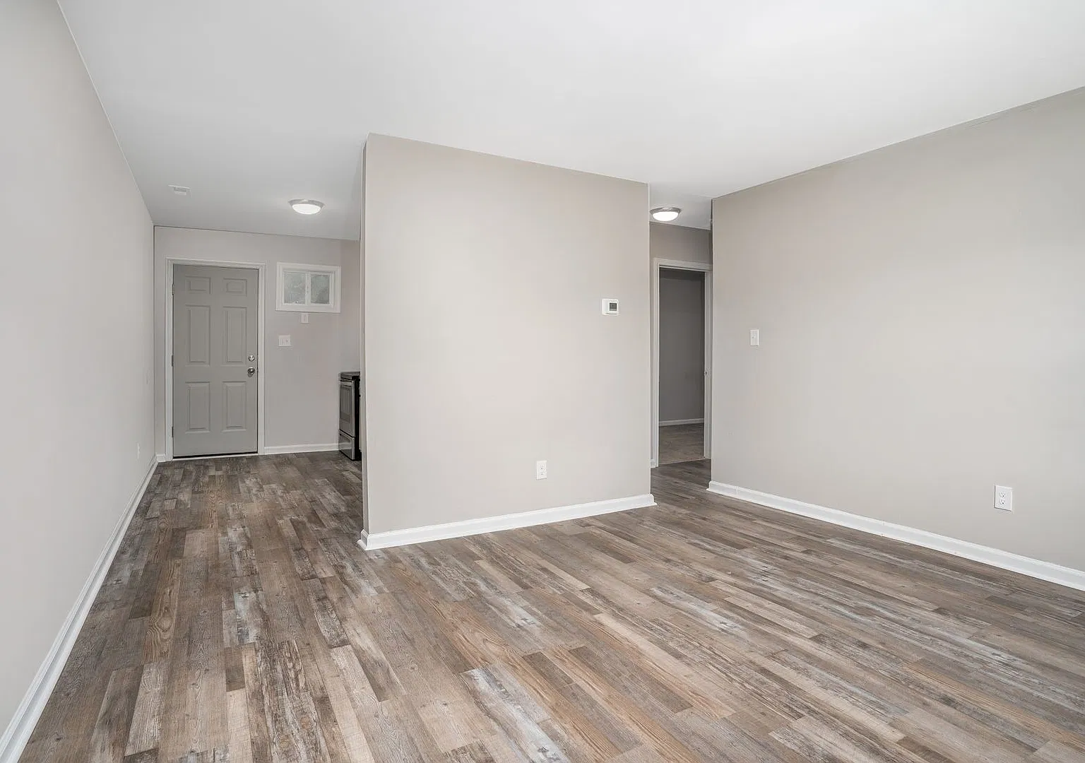Layola Apartments — Photo 3