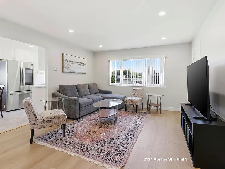 2127 Monroe St — Photo 2