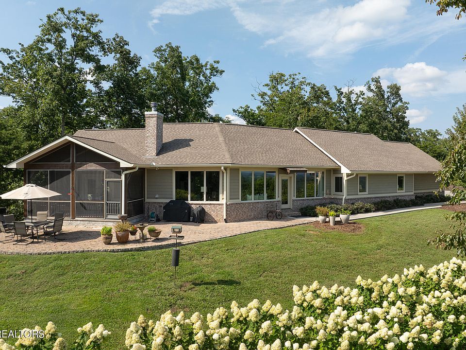 1st image of 989 Falcon Crest Dr